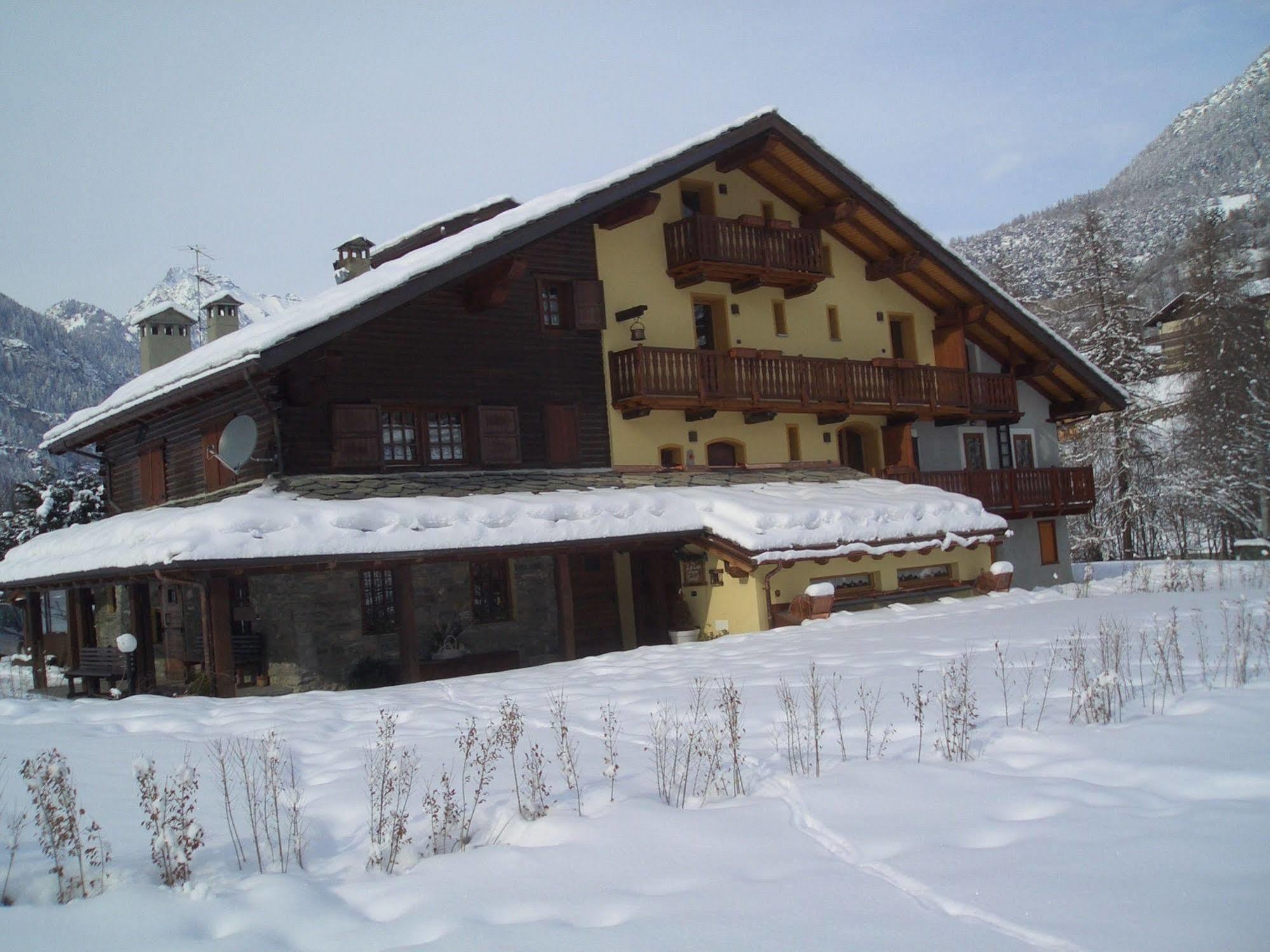 La Luge D'Antan Maison d'Hôtes&SPA Brusson Extérieur photo
